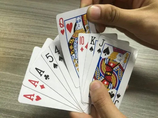 Diễn biến tá lả nhộn nhịp